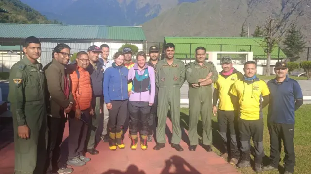 रेस्क्यू कर बचाई गईं विदेशी महिलाएं
