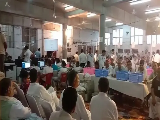 জম্মু-কাশ্মীরের রাজধানী শ্রীনগরের একটি ভোট গণনা কেন্দ্র