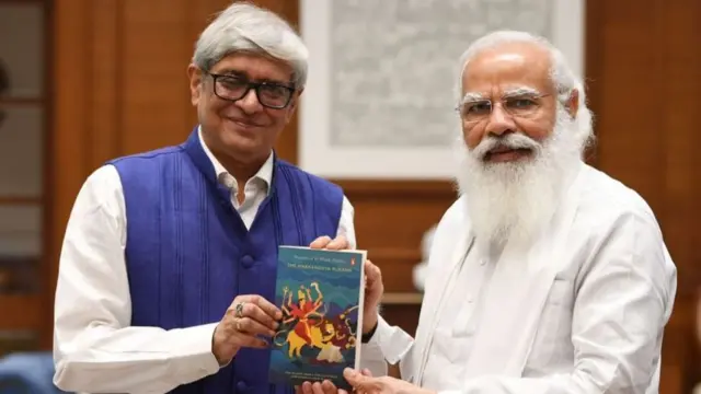 प्रधानमंत्री नरेंद्र मोदी और बिबेक देबरॉय की एक पुरानी तस्वीर