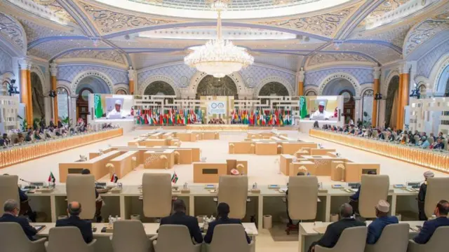 अरब और इस्लामी देश राष्ट्र प्रमुख रियाद पहुंचे हैं