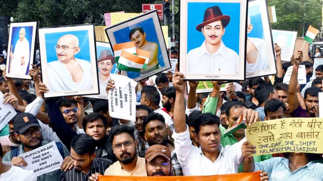 प्रदर्शनकारी छात्र