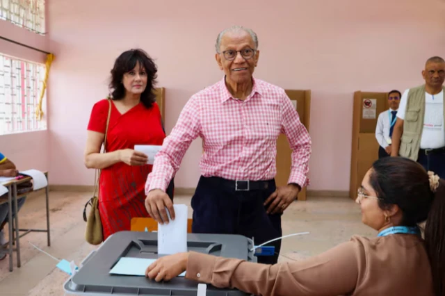 Navin Ramgoolam na jefa ƙuri'a