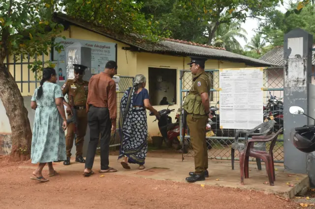 අද (නොවැම්බර් 14 වැනිදා) දහවල් 12 වන විට මහ මැතිවරණයේ ප්රකාශිත ඡන්ද ප්රතිශතය 40%ක් පමණ වන බව මැතිවරණ නීරීක්ෂණ සංවිධානයක් වන පැෆ්රල් සංවිධාන පැවසීය.