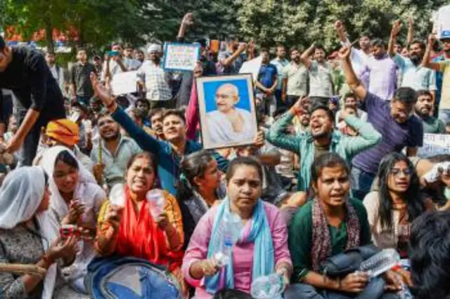 अभ्यर्थियों का विरोध प्रदर्शन