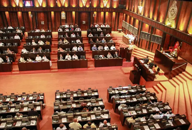 ශ්‍රී ලංකා පාර්ලිමේන්තුවේ බහුතර බලය හිමි කර ගැනීම සඳහා ආසන 113ක් හිමි කර ගත යුතු වනවා.