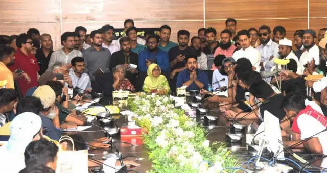 আহতদের সঙ্গে উপদেষ্টাদের বৈঠক