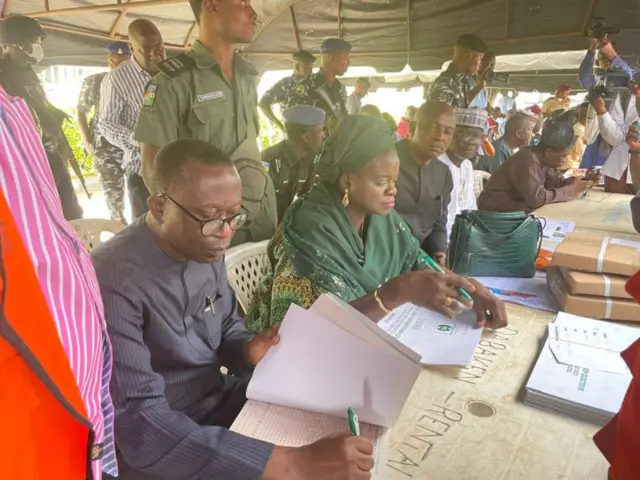 Awọn oṣiṣẹ ajọ INEC