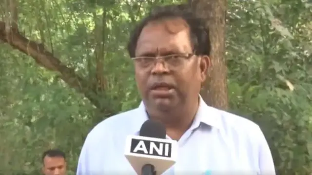 झांसी के सरकारी मेडिकल कॉलेज के मुख्य चिकित्सा अधीक्षक सचिन महोर