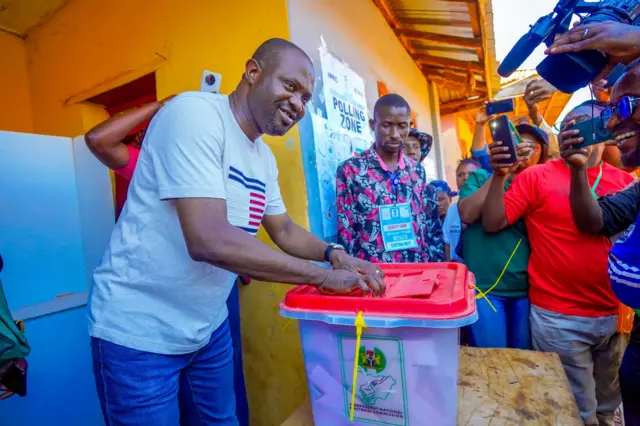 A voter smiling for di camera