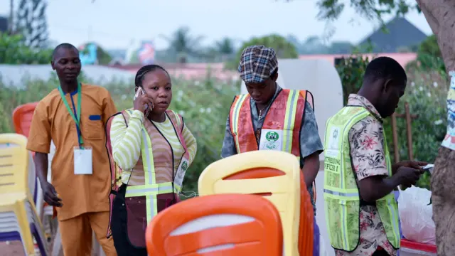 Fotos show early arrival of Inec officials for polling units