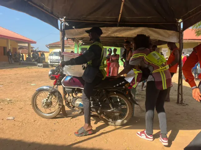 Inec staff leaving polling unit during Ondo Election