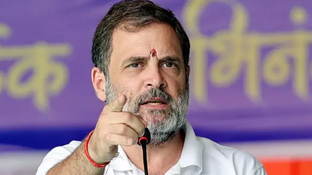 महाराष्ट्र के अमरावती में राहुल गांधी ने जनसभा को संबोधित किया.