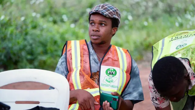 Fotos show early arrival of Inec officials for polling units