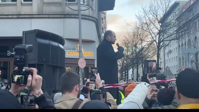 Владимир Кара-Мурза на митинге после антивоенного марша в Берлине