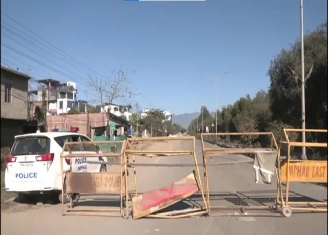 মনিপুরে সহিংসতা চলার পর কারফিউ জারি করা হয়েছে