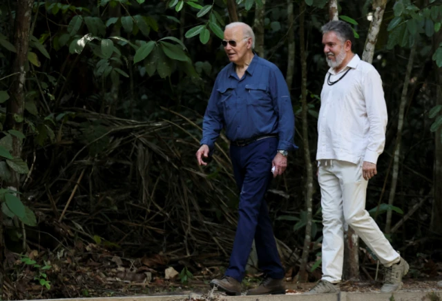 Biden da wani jami'i a dajin Amazon