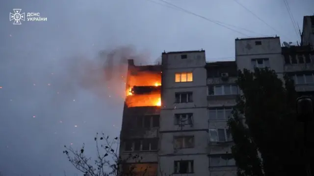 Последствия атаки БПЛА на жилой дом в Киеве