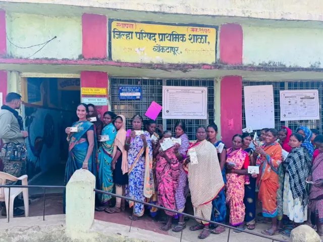 गडचिरोलीतील आदिवासी भागात मतदानाला मोठा प्रतिसाद