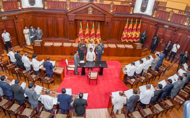 ජාතික ජන බලවේගය රජයේ නියෝජ්‍ය අමාත්‍යවරු 29 දෙනෙක් ජනාධිපති අනුර කුමාර දිසානායක ඉදිරියේ අද දිවුරුම් දී තිබෙනවා.