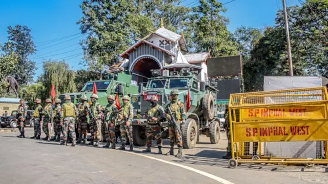 मणिपुर में तैनात सुरक्षा कर्मी