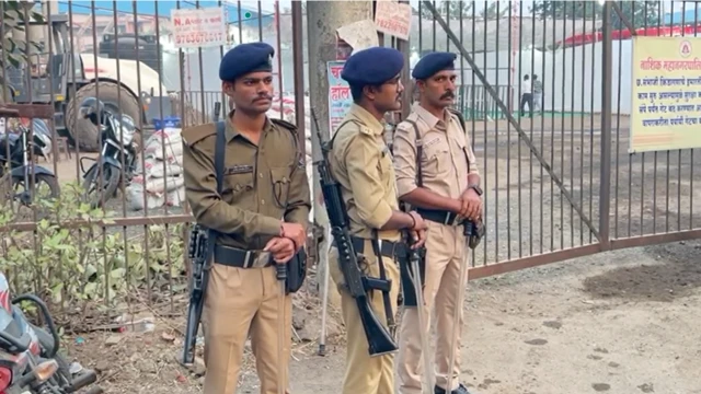 पोलिसांचा फौजफाटा