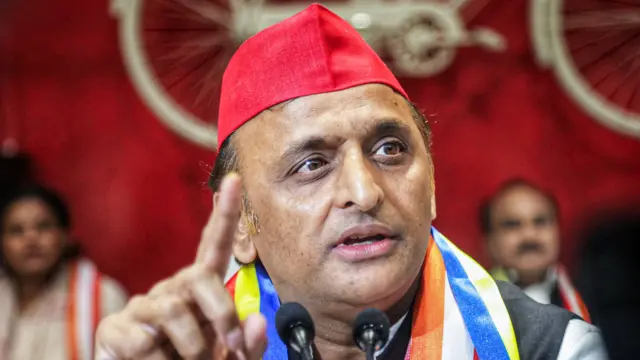 अखिलेश यादव