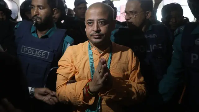 গ্রেফতারের পর আদালতে নেয়া হয়েছে চিন্ময় কৃষ্ণ দাসকে