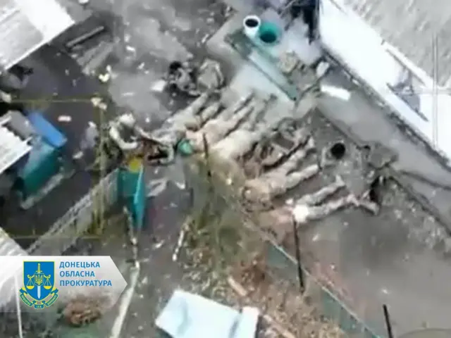 Лежащие на земле украинские военные