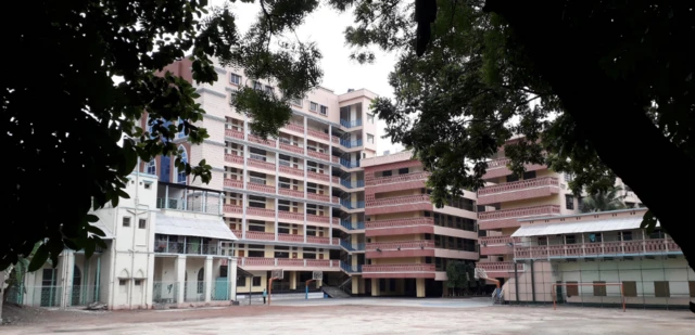 সেন্ট গ্রেগরি হাইস্কুল অ্যান্ড কলেজ প্রাঙ্গণ