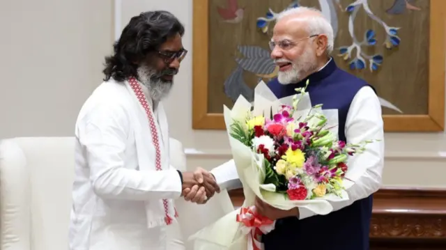 जेएमएम नेता हेमंत सोरेन और प्रधानमंत्री नरेंद्र मोदी