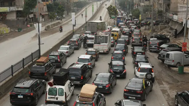 صف خودروها در جنوب بیروت