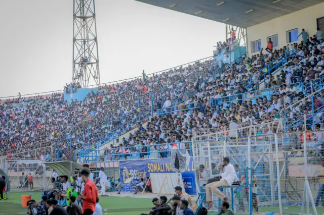 Taageerayaal badan ayaa u soo daawasho tagay ciyaarta kooxaha Dekadaha iyo MCC