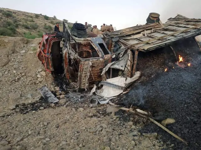 چمالانگ میں نامعلوم افراد نے تین ٹرک نذرآتش