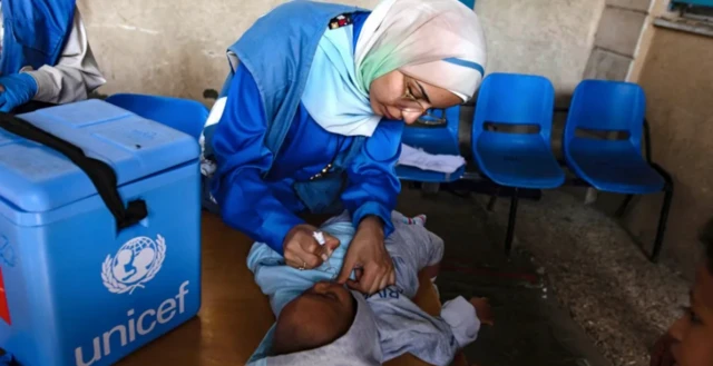 Ana yi wa yaro ɗigon polio