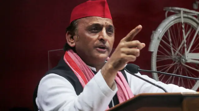 अखिलेश यादव