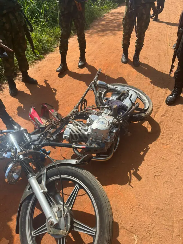 Ndị uweojii na-ebe mkpamkpa ahụ kpara