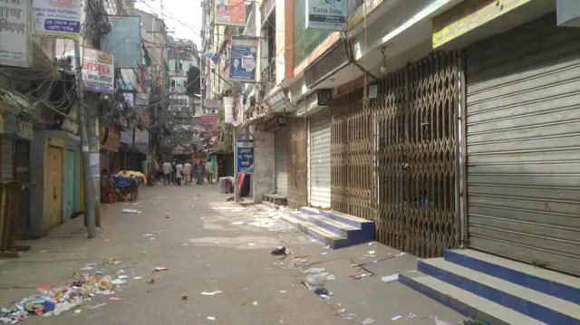 হাজারীগলির ভেতরের দৃশ্য