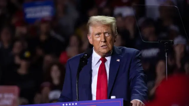 डोनाल्ड ट्रंप