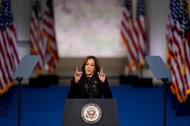 نائبة الرئيس الأمريكي كامالا هاريس تتحدث في جامعة هوارد في واشنطن العاصمة، الولايات المتحدة، يوم الأربعاء، 6 نوفمبر 2024. قال أحد كبار مساعدي نائب الرئيس لبلومبرج إن كامالا هاريس اتصلت بدونالد ترامب للتنازل عن الانتخابات للرئيس المنتخب. المصور: فيكتور جيه بلو / بلومبرج عبر جيتي إيماجيز