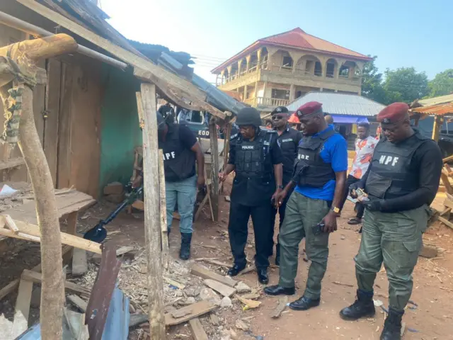 Ndị uweojii na-ebe mkpamkpa ahụ kpara