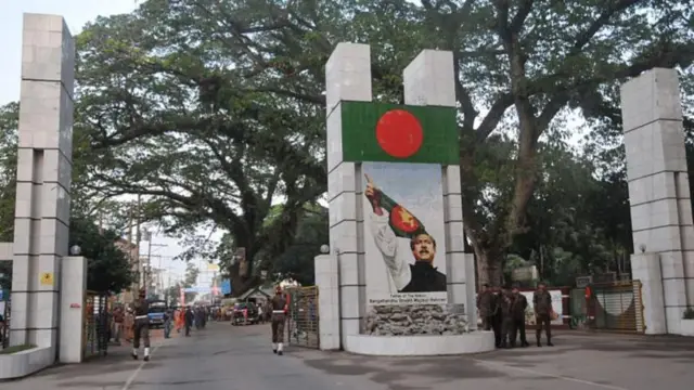 বাংলাদেশের ও ভারতের মধ্যে বেনাপোল-পেট্রাপোল স্থল সীমান্ত