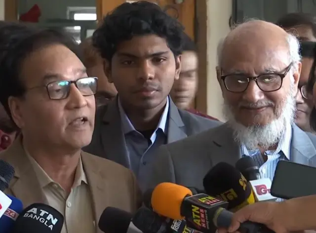 বৈঠক শেষে সাংবাদিকদের সাথে কথা বলেন জনপ্রশাসন সংস্কার কমিশন প্রধান ও কমিশন সদস্যরা।