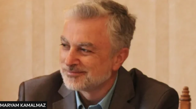 پدر مریم، مجد کمالماز، یک روان‌درمانگر در تگزاس بود که برای دیدار با خانواده‌اش به سوریه سفر کرده بود اما در یک ایست بازرسی بازداشت شد