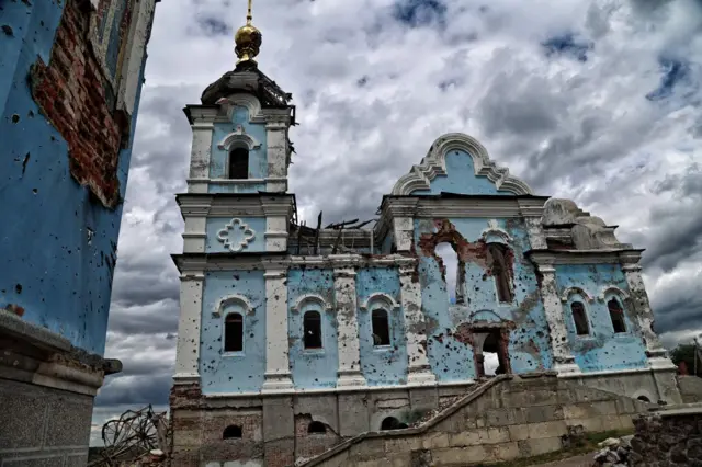 Разрушенная церковь в Донецкой области