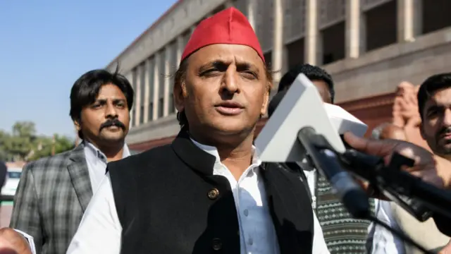 अखिलेश यादव