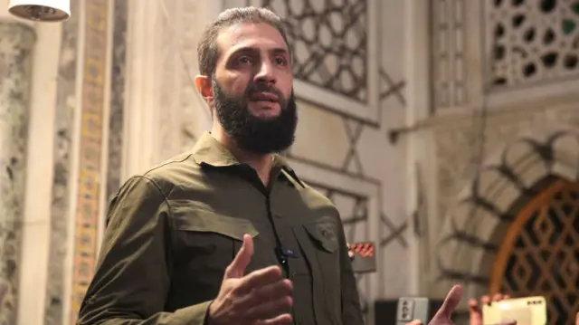 हयात तहरीर अल-शाम (एचटीएस) के नेता अबू मोहम्मद अल-जुलानी