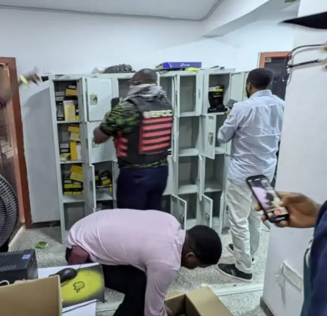 Ndị EFCC wakporo ụlọọrụ dị No.7, Oyin Jolayemi Street, Victoria Island, Legos