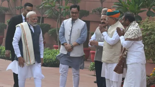 नरेंद्र मोदी और अन्य केंद्रीय मंत्री