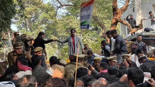 लखनऊ में कांग्रेस का विरोध प्रदर्शन