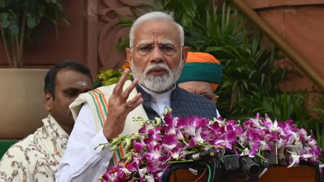 नरेंद्र मोदी